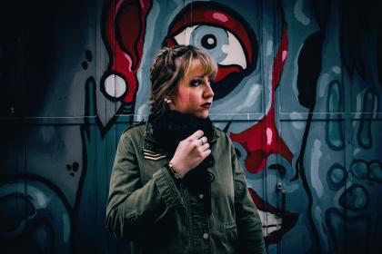 金皇平台与传统金融市场的比较与优势分析